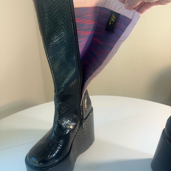 Unique Platform Boots with Reptile Texture - Size 6 - Picture 3 of 4